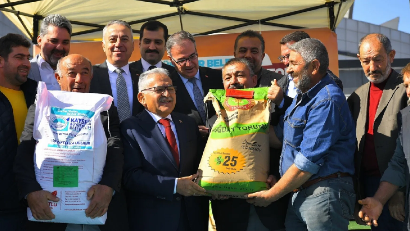 Büyükşehir'den 2023 yılında tarımsal üretime 412 ton tohum desteği