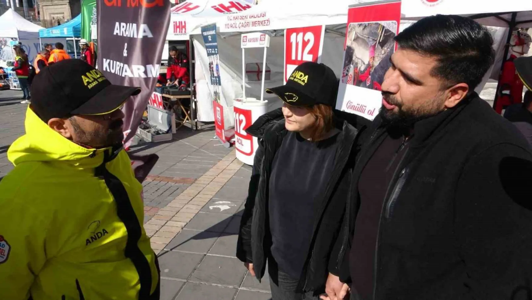 Kayseri'de duygusal buluşma: Kendisini enkazdan çıkaran ekibi ziyaret etti