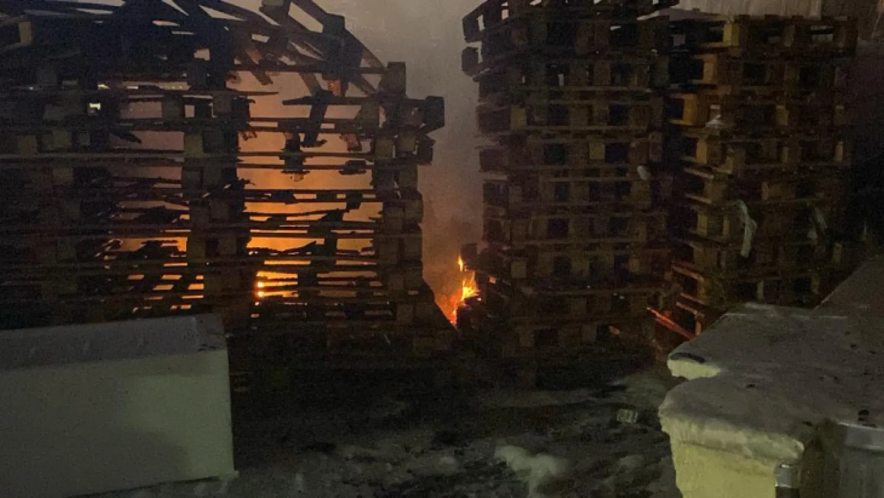 Kayseri'de Palet Üretim Tesisi'nde çıkan yangın 1 saatte kontrol altına alındı