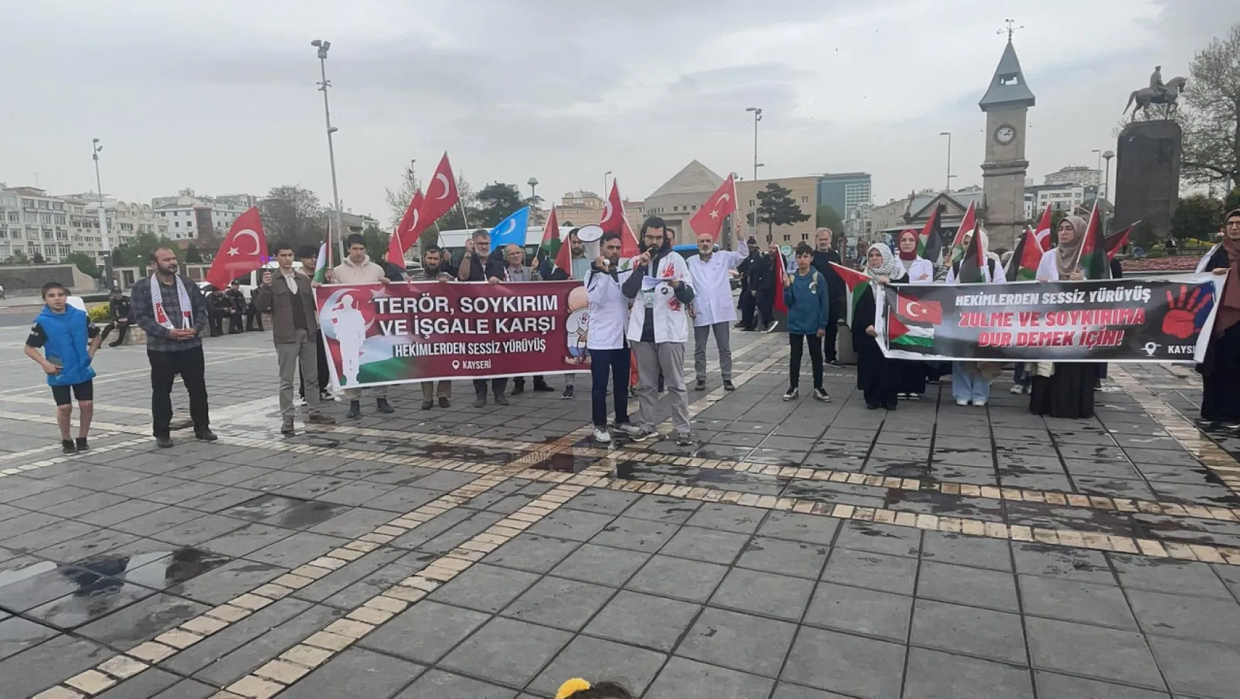 Kayseri'de sağlık çalışanları Filistin için yürüdü