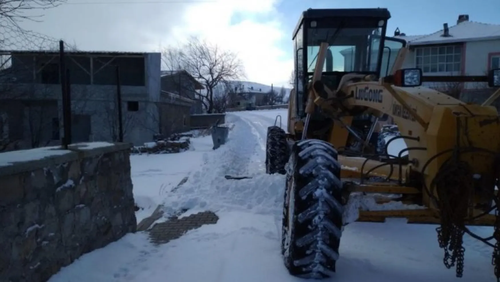 Kayseri'de ulaşıma kar ve tipi engeli 173 mahalle yolu ulaşıma kapalı