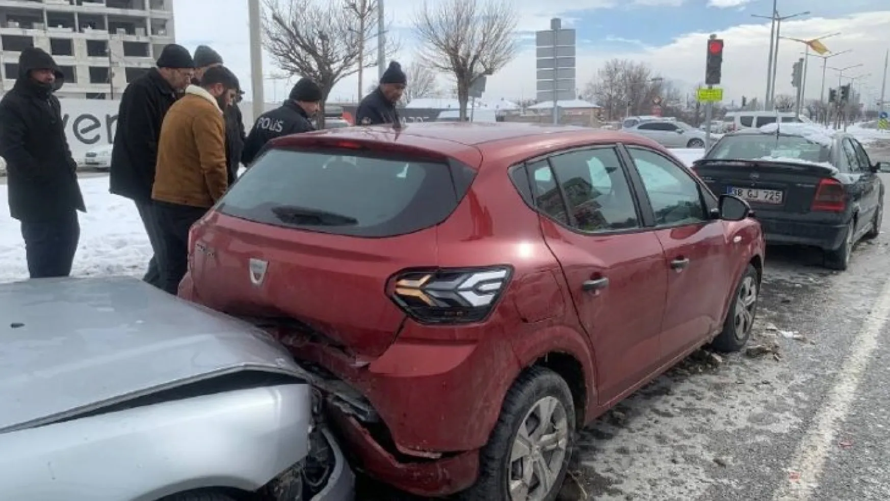 Kayseri'de zincirleme kaza: 2 yaralı