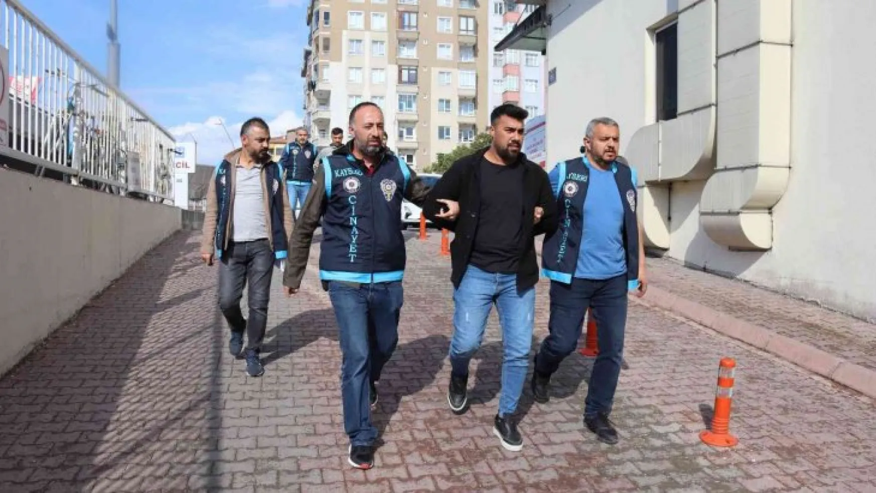 Kayseri'deki 'faul' cinayetinde ağabey ve kardeşi adliyede