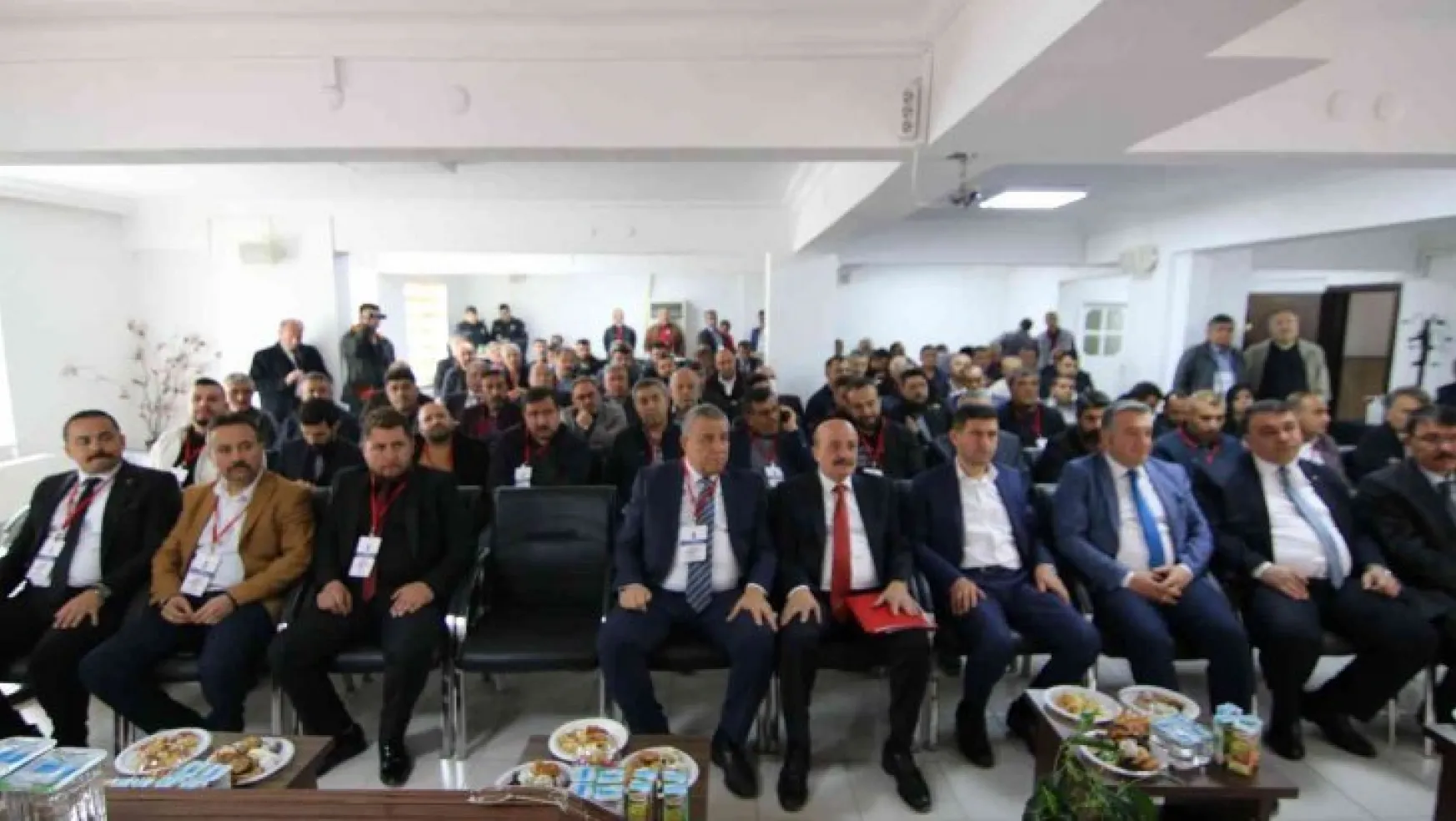 Kırşehir Esnaf Odaları Bahamettin Öztürk'e yeniden başkanlık vizesi verdi