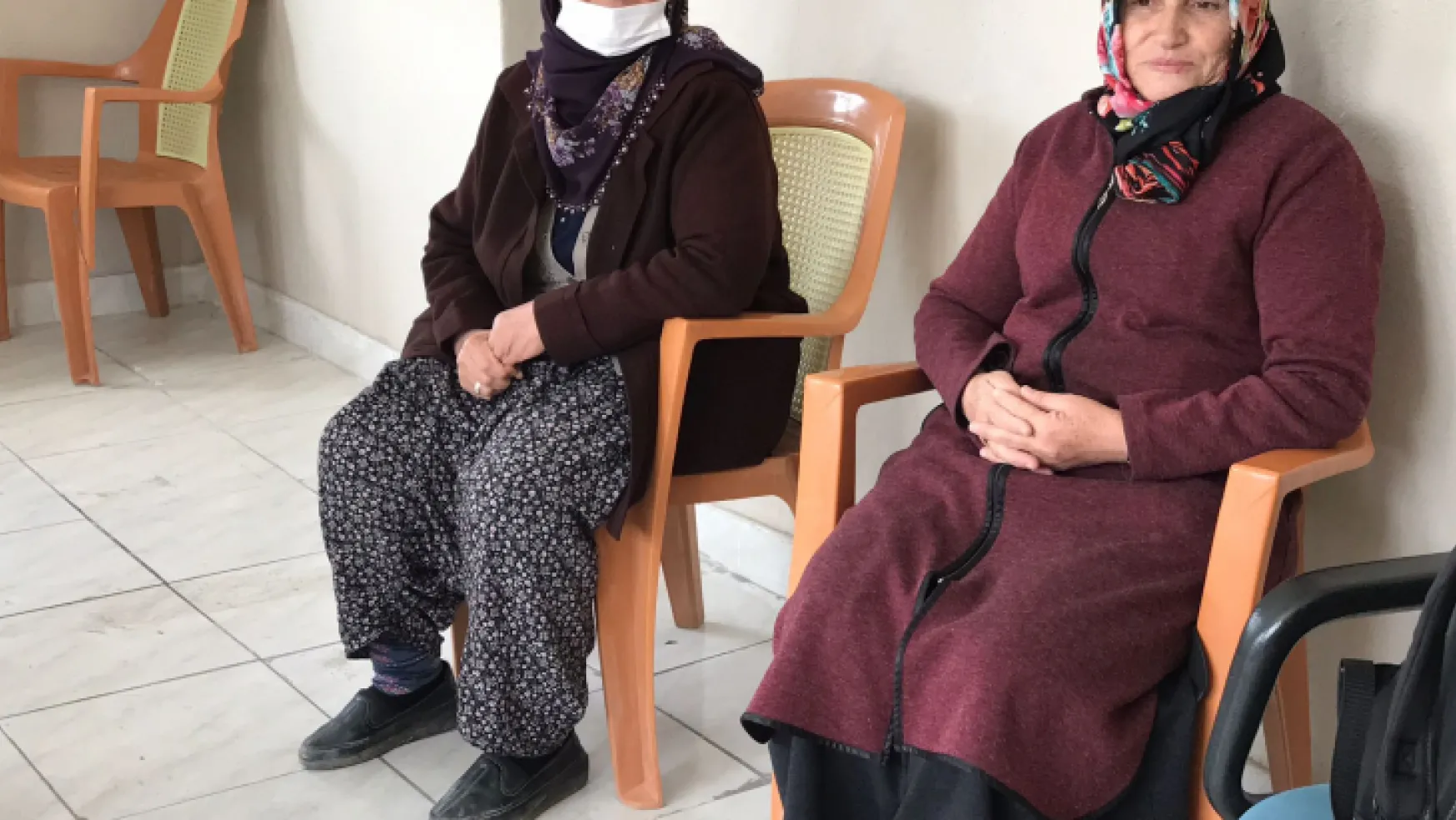 Köye giden sağlık çalışanlarına hastalarından sürpriz