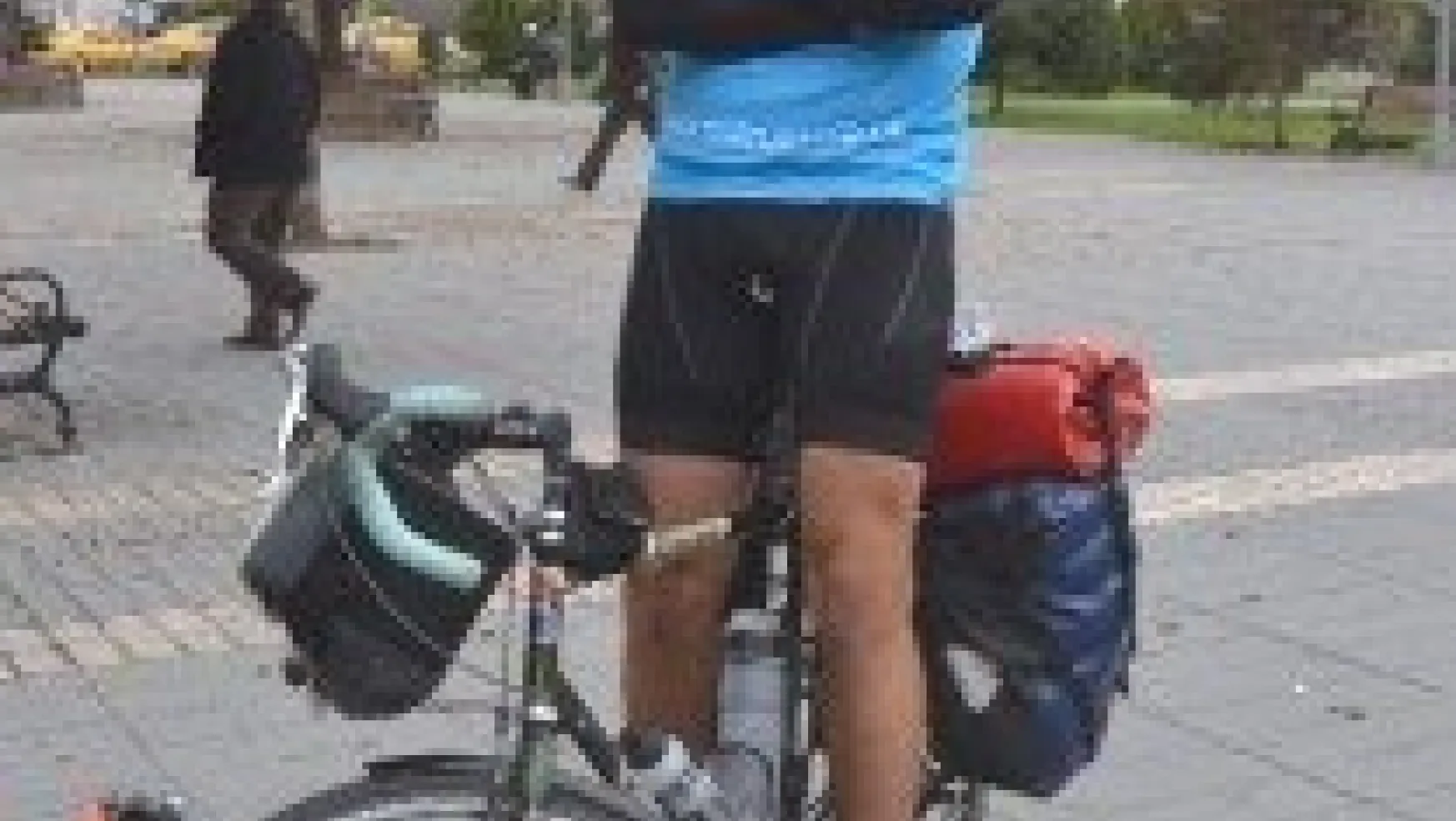 Kuzeninin Kas Hastalığına Dikkat Çekmek İçin Bisikletle Dünya Turu Yapıyor 