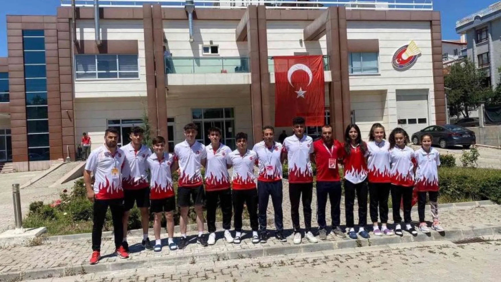 Melikgazi'nin 10 badminton sporcusu milli takıma seçildi