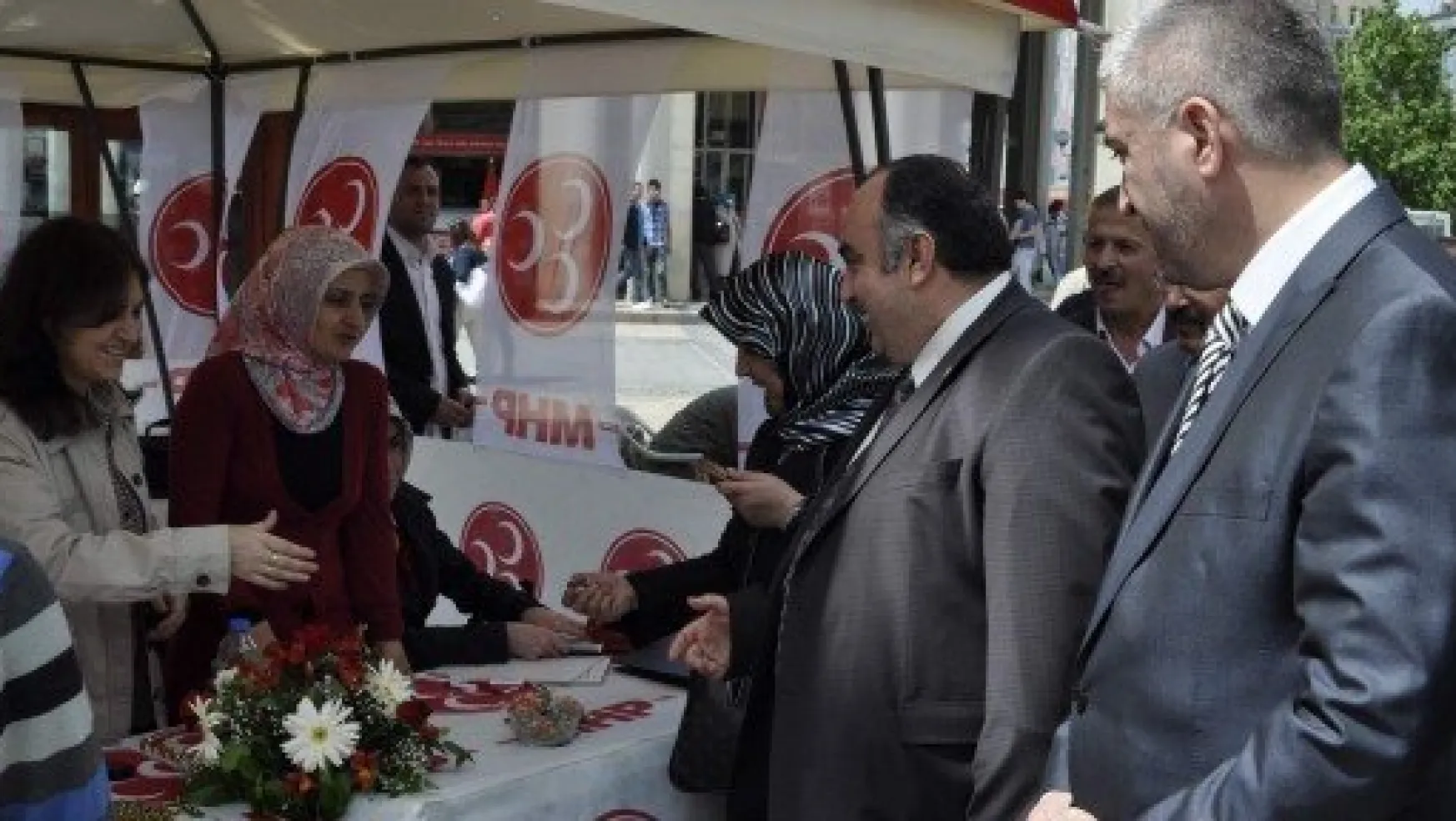 MHP Kocasinan İlçe Teşkilatı Meydanda Stand Açtı