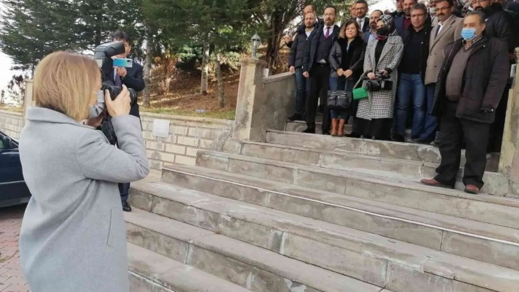 Nevşehir Valisi gazetecilerin fotoğrafını çekti