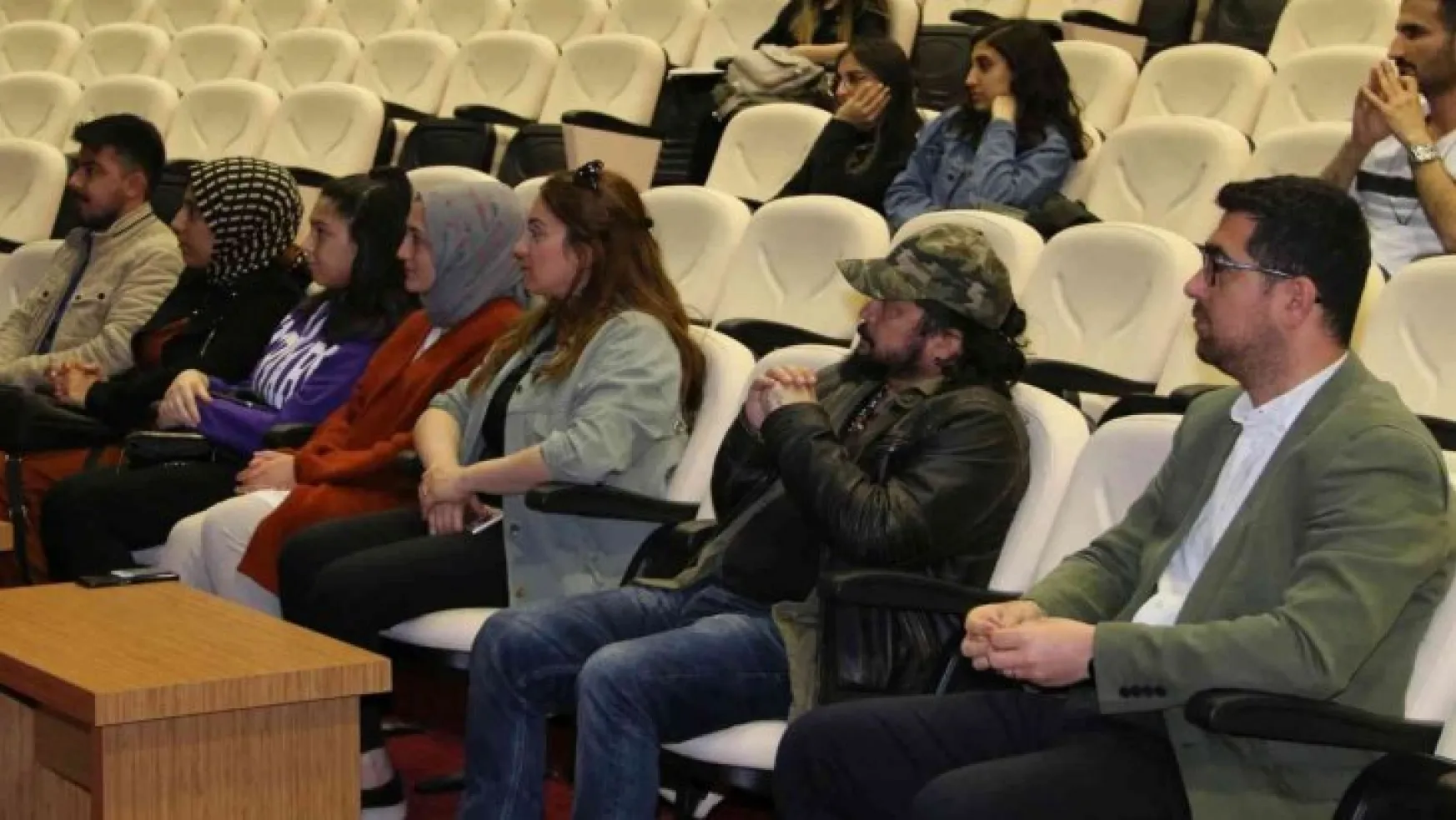 NEVÜ'de 'NİÇİN' konulu konferans düzenlendi