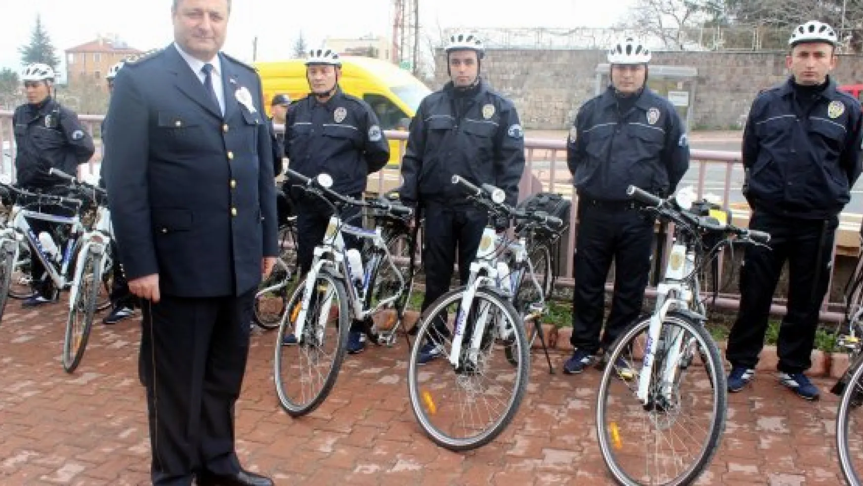 Park ve bahçeler 'bisikletli' polislere emanet edilecek