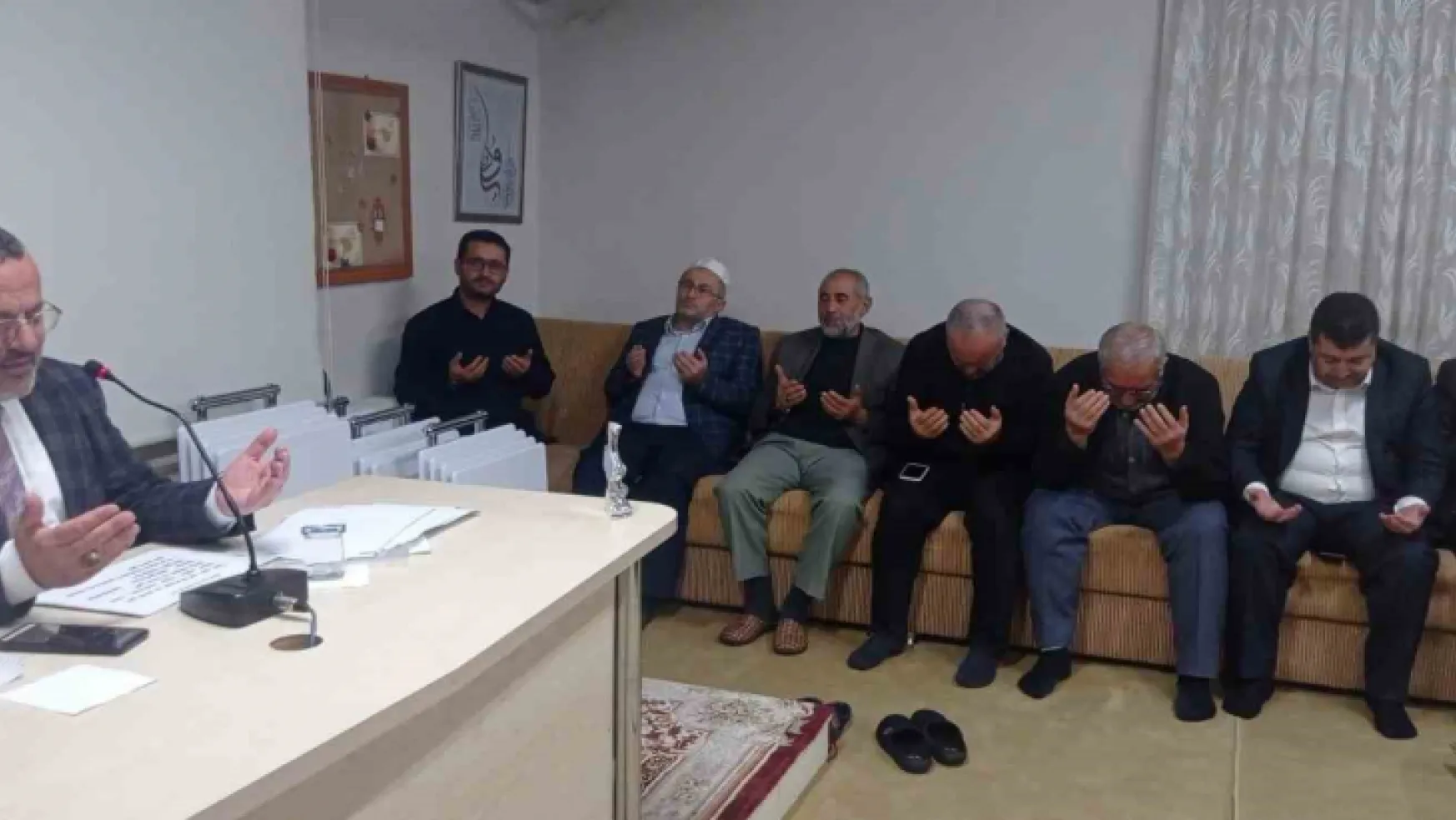 Prof. Dr. Kadir Özköse: 'Mesnevi'yi okuyup Müslüman olan çok sayıda insan var'