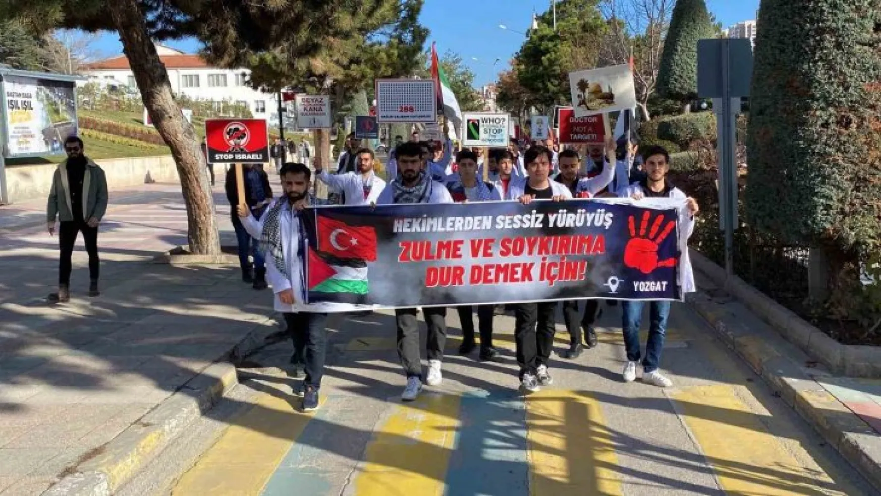 Tıp Öğrencilerinden Gazze için 'sessiz yürüyüş'