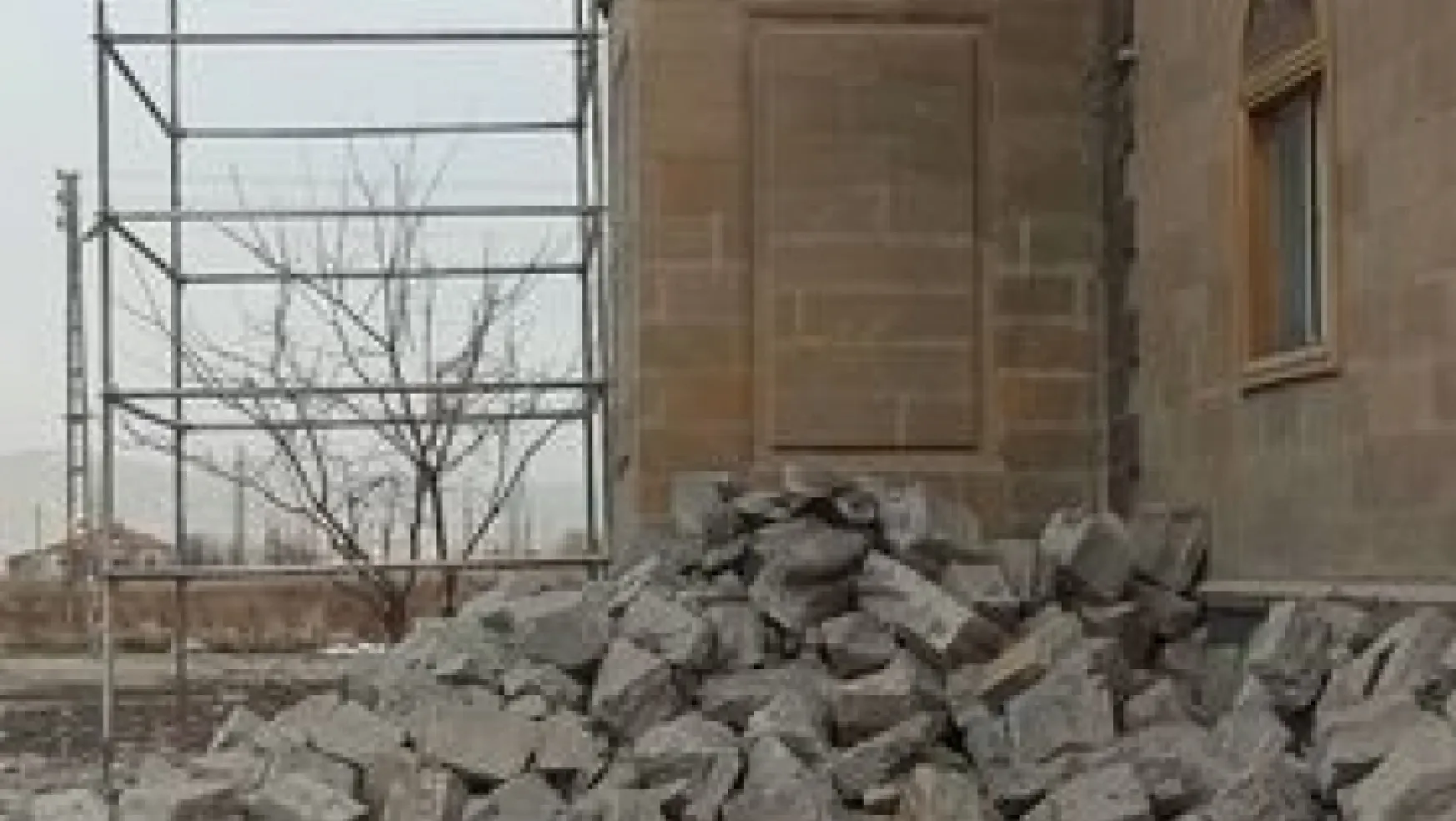 Sarıoğlan depreminde yıkılan minareler onarıldı