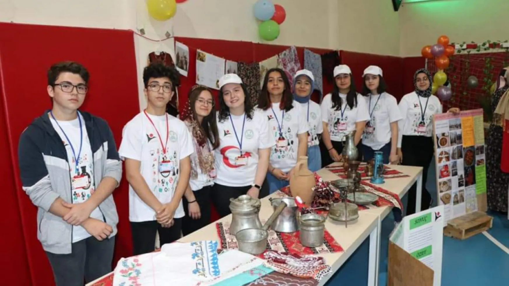 Şehit Kübra Doğanay Fen Lisesi'nde 'TÜBİTAK Bilim Fuarı' açıldı