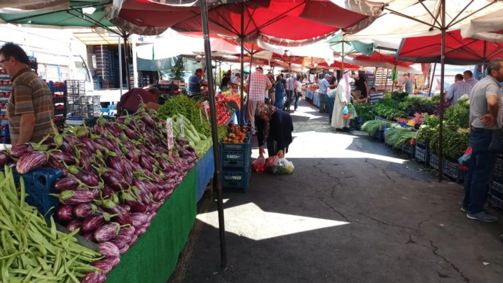 Semt pazarında sebze-meyve fiyatları