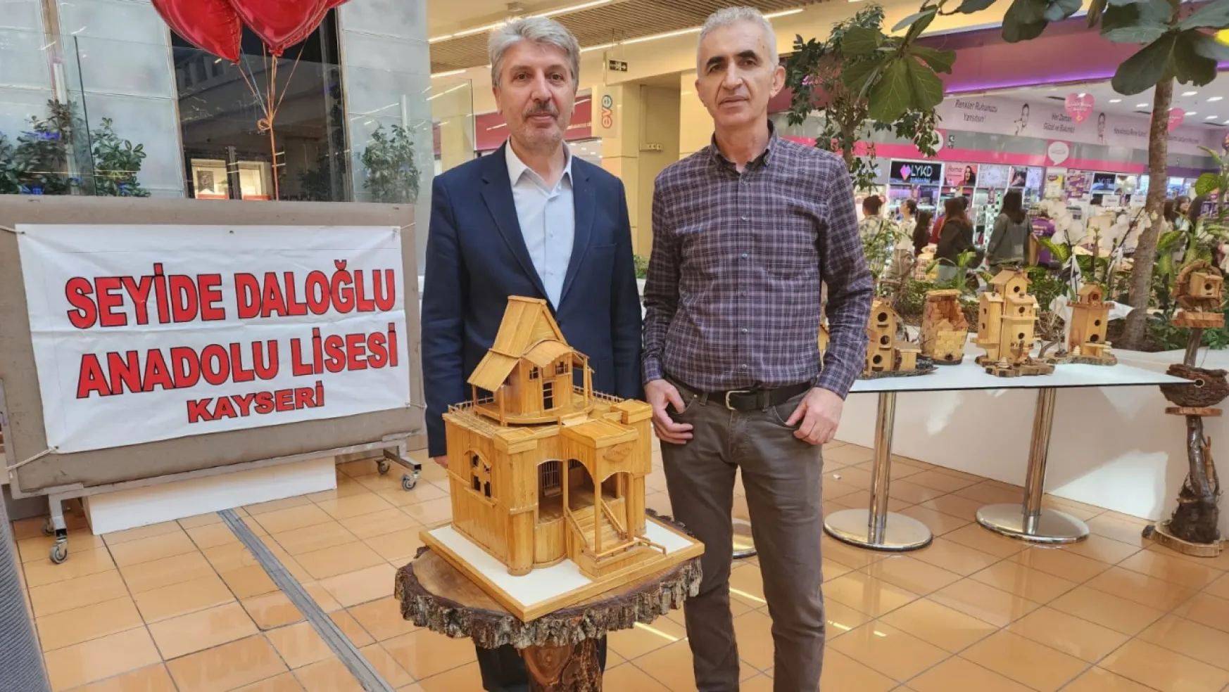 Seyyide Daloğlu Anadolu Lisesi resim ve ahşap kuş evleri sergisi