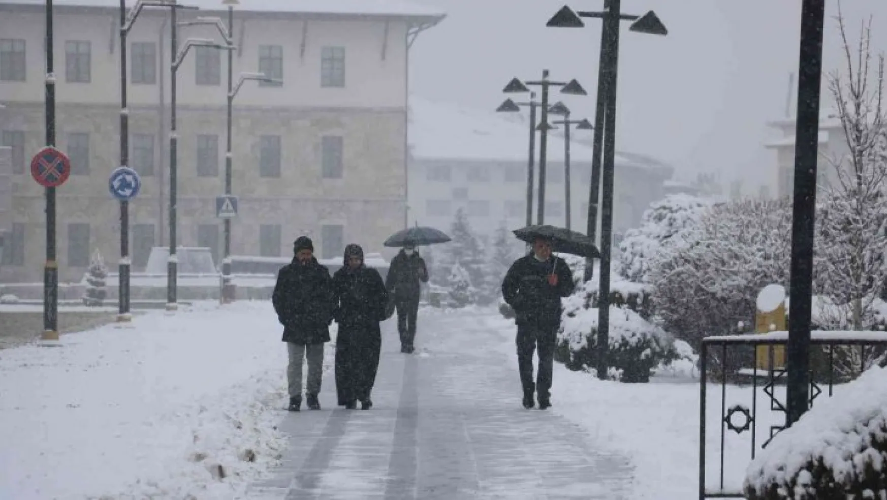 Sivas'ta 267 köy yolu kapandı, çalışmalar sürüyor