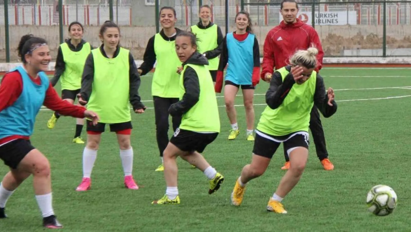 Sivasspor Kadın Futbol Takımı ligde kalmak istiyor