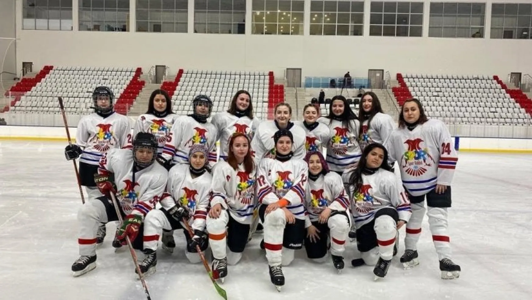 Spor AŞ Buz Hokeyi takımı Ankara'da farklı kazandı