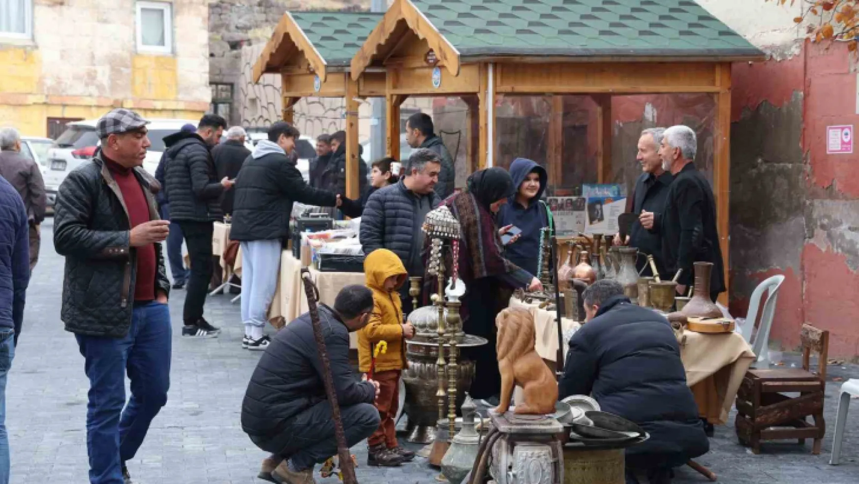 Talas'ta yılın ilk antika pazarı