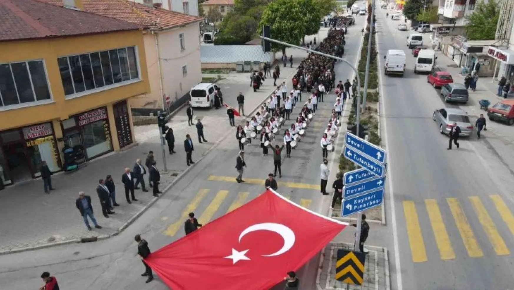 Tomarza'da 'Gençlik Yürüyüşü' coşkuyla yapıldı