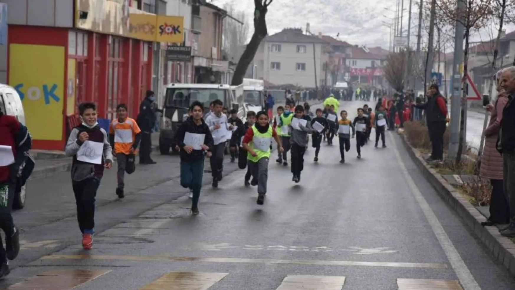 Tomarza'da Atatürk Koşusu düzenlendi