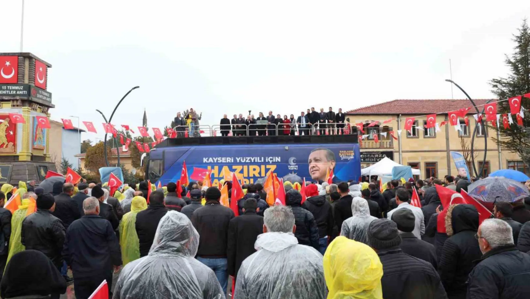 Tomarzalılar, toplu açılış töreninde Başkan Büyükkılıç'ı bağrına bastı