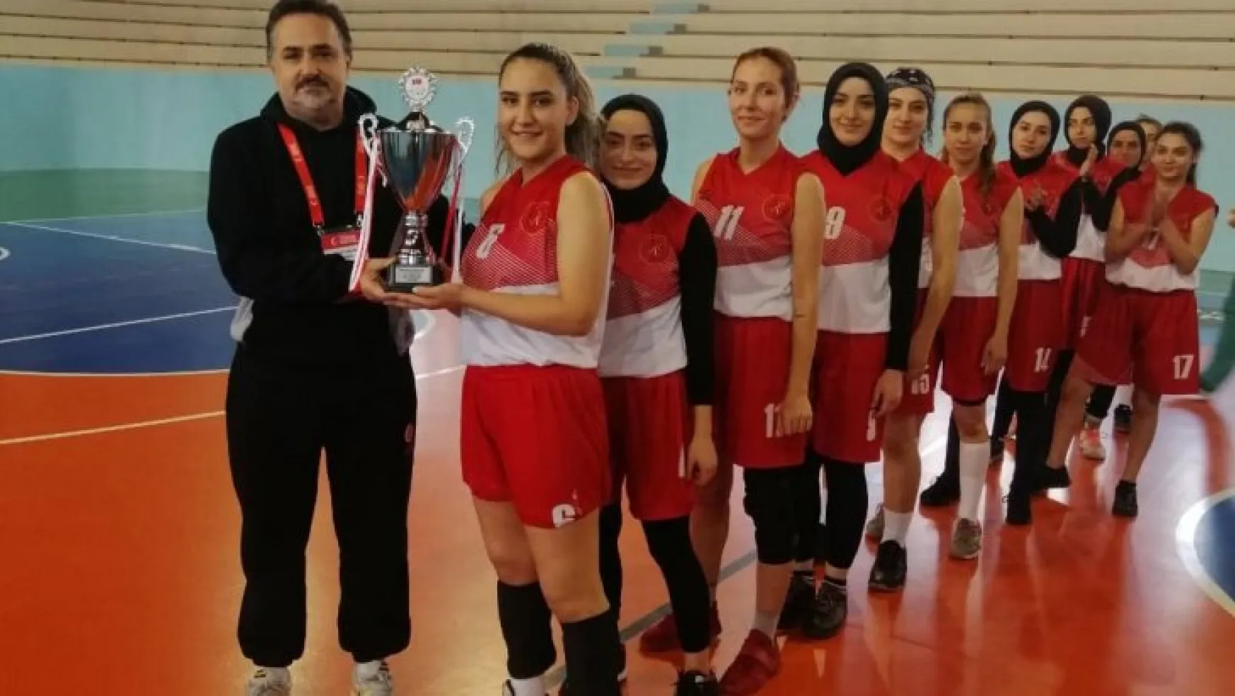 Üniversiteler Basketbol Kadınlar 2. Lig maçlarında Hacı Bektaş Veli Üniversitesi şampiyon oldu