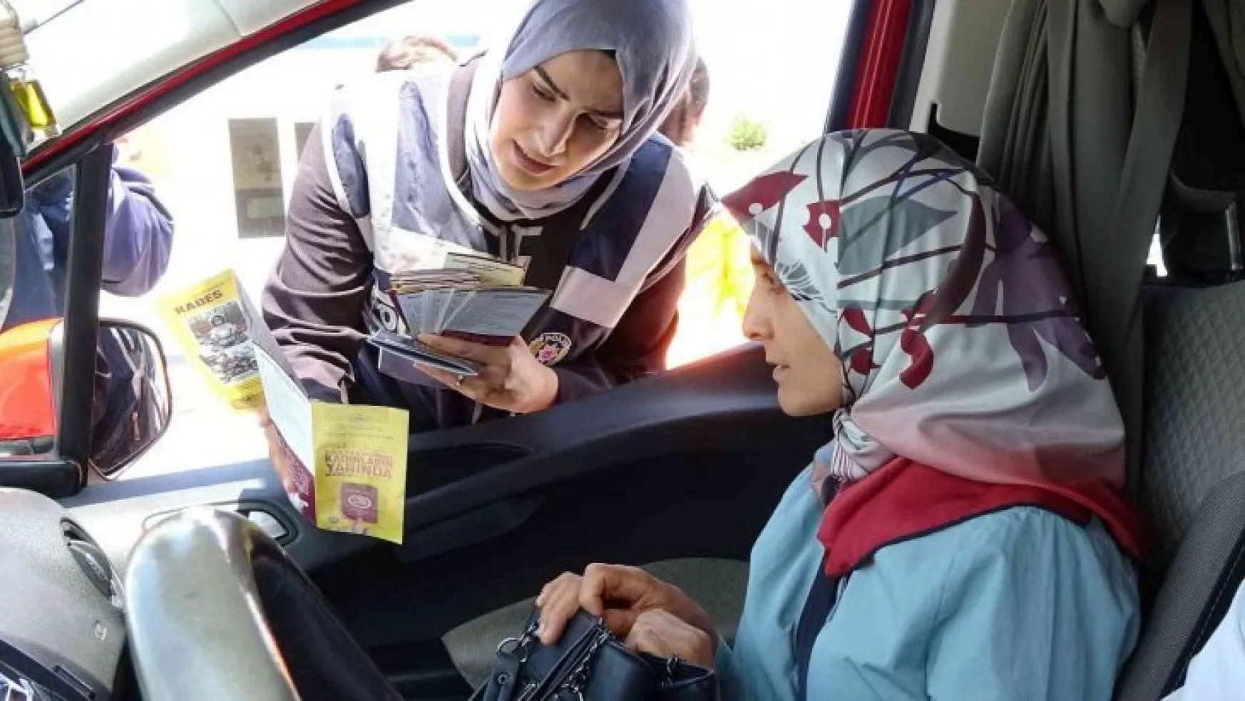Yozgat emniyetinden sürücülere 'Kadına el kalkamaz' uygulaması