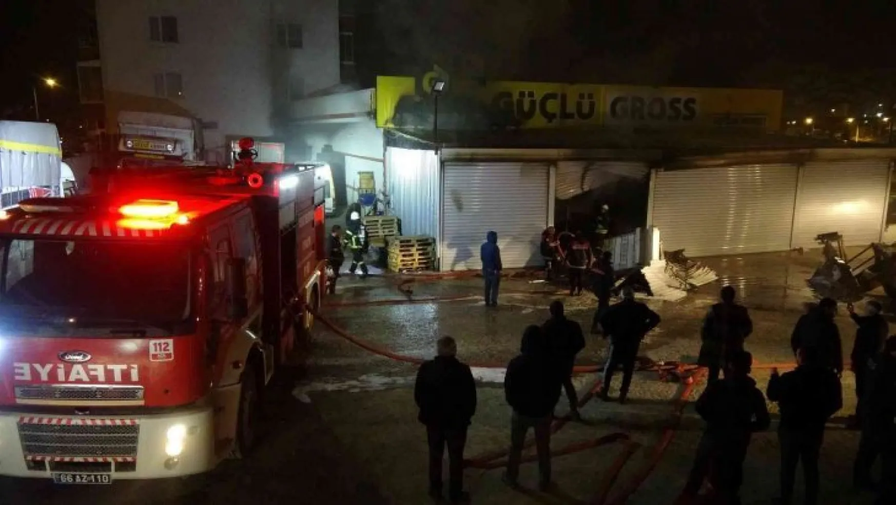 Yozgat'ta markette çıkan yangın korkuttu