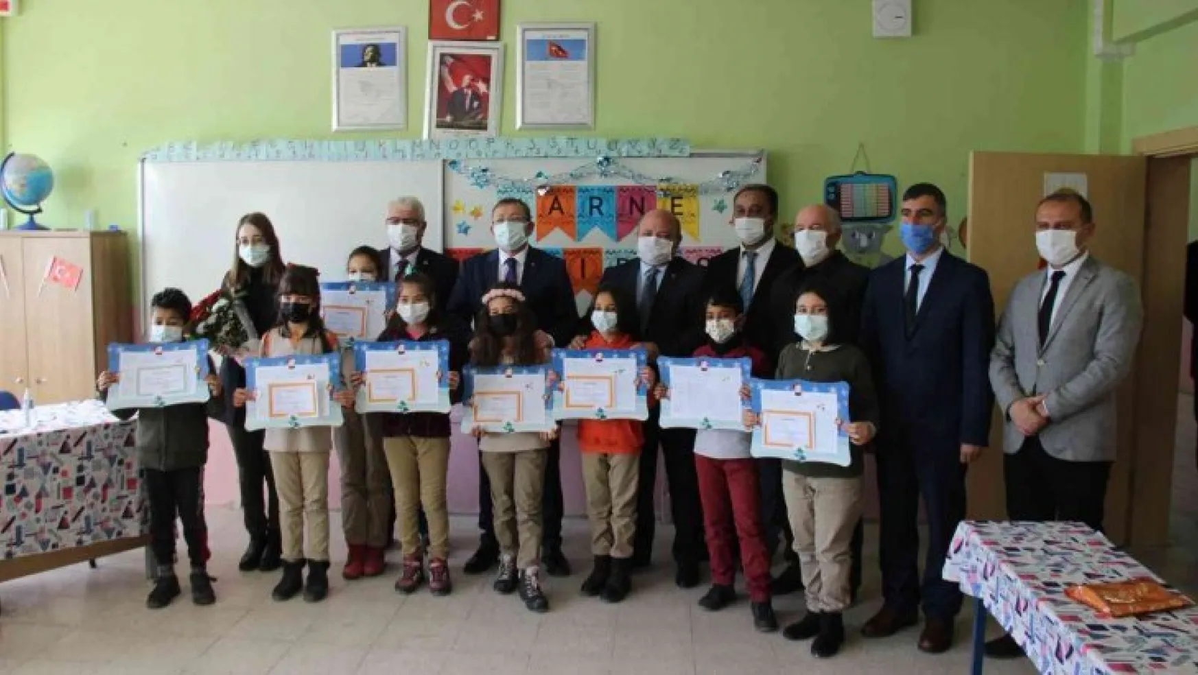 Yozgat'ta öğrenciler karnelerini aldı