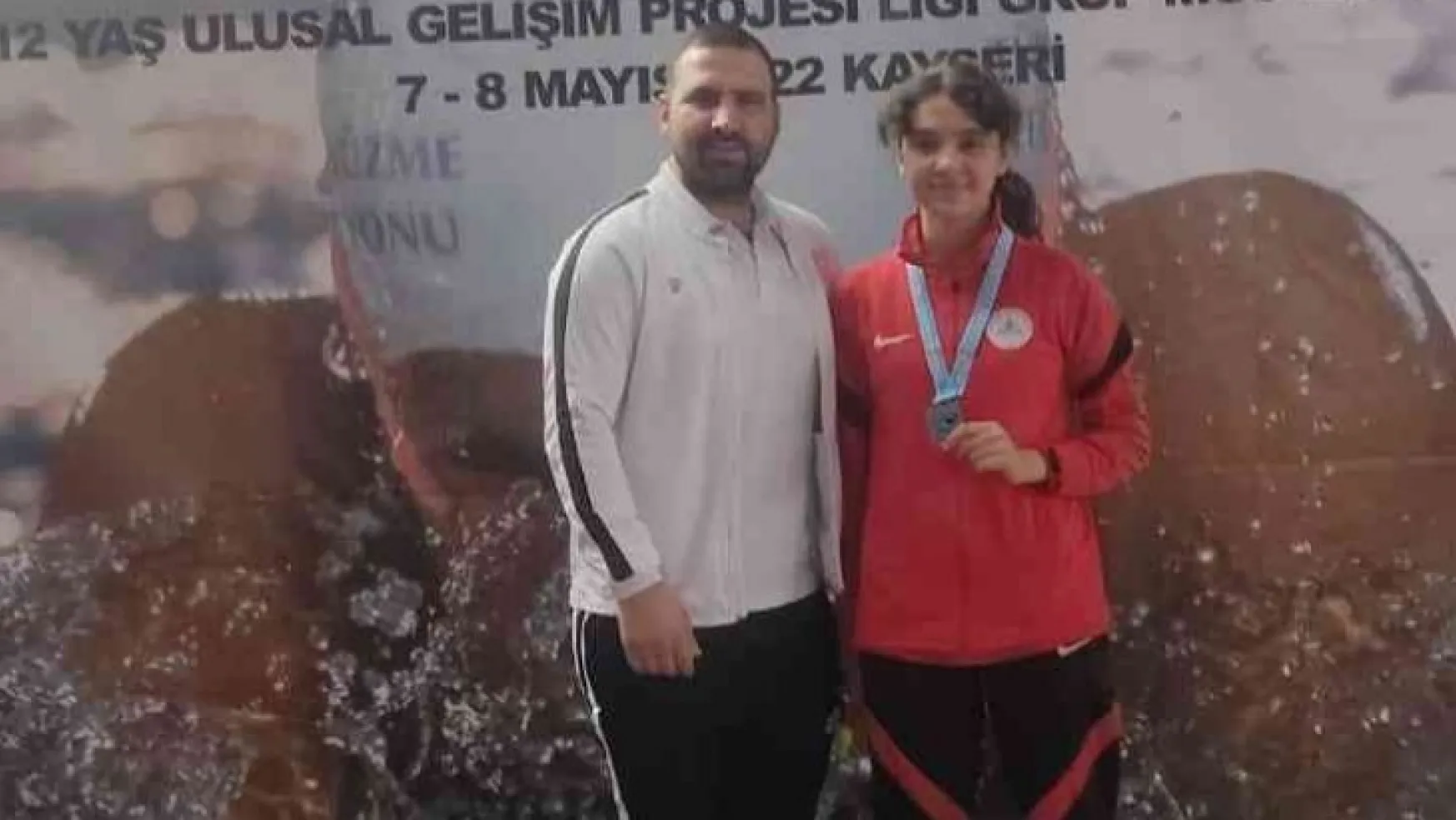 Yüzücüler Kayseri'den Madalyalarla döndü