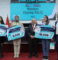 582 Gencin Katıldığı Şiir Okuma Yarışması'nın Ödülleri Verildi