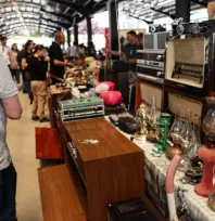 Antikacılar, her zamanki gibi aynı yerde