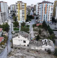 Başkan Çolakbayrakdar: 'Eski yapılar yıkılıyor, depreme dayanıklı yeni konutlar yapılıyor'