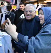 Başkan'dan Sivas Caddesi Esnafına Tatlı İkramı