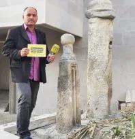 Belgesel çekerken tarihi yazıt buldu