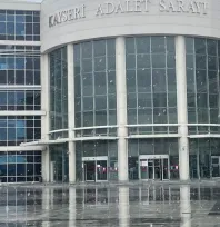 Bir kişinin öldüğü olayın davasında 2 kardeş ve babalarının yargılanmasına devam edildi