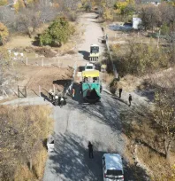 Bünyan'da cam teraslar bölgesine güvenli ulaşım için asfalt çalışması