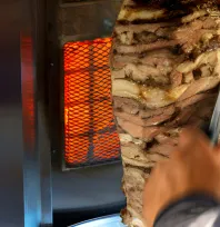 Çalışırken silahlı saldırıya uğrayan döner ustası yaralandı