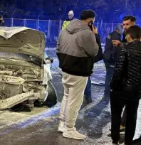 'Cumburlop' Kazası: Genç Sürücü Refüjü Aştı, Otomobil Pert Oldu