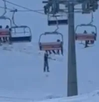 Erciyes'te Teleferikte Asılı Kalan Kayakçı Düşmemiş: İndirilmiş