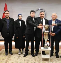 Görme Engelliler Spor Kulübü, şampiyonluk kupasını Büyükkılıç'a sundu