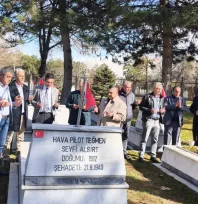 İYİ Partililer kartal Şehitliğini Ziyaret Etti