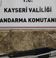 Jandarma Roma dönemi mezar Steli ve ruhsatsız av tüfeği ele geçirdi