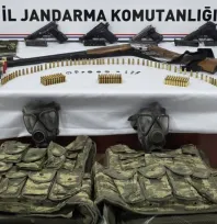 Jandarmadan cephanelik gibi eve baskın