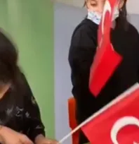 KANKA hastanesindeki çocuklara bayrak sevgisi etkinliği