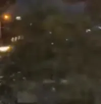 Kayseri'de şiddetli rüzgar: Ağaç otomobilin üzerine devrildi