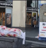 Kayseri'de Starbucks önünde Vicdan Nöbeti: Kapısına kanlı çocuk kefeni maketi bırakıldı